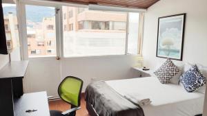 HABITACION 8 AMPLIA baño y balcón privado UNICENTRO