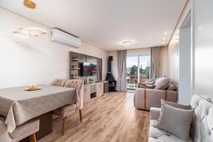 Apto 2 dorm. Bem localizado