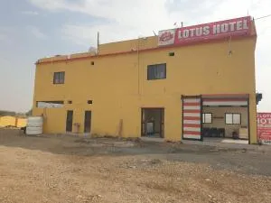 Lotus Hotel - Phanda