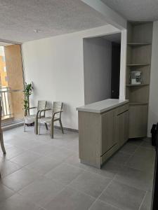 Apartamento NIZA con aire acondicionado cerca al CC Mayales Plaza