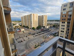 Apartamento NIZA con aire acondicionado cerca al CC Mayales Plaza