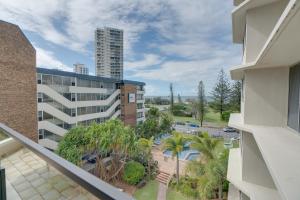 2BR Beachfront Bliss in Broadbeach ! Ocean Views!