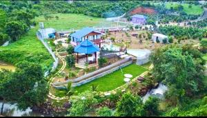 Trang trại Ven Suối 3000m2, Vườn Rau, Hồ Bơi, Thú cưng