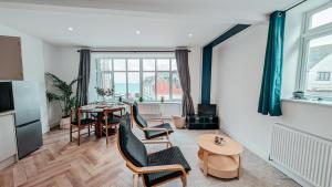 Central Apartment- Stunning Sea Views- 100m to Beach- Brand New for 2025- Sleeps 6