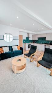 Central Apartment- Stunning Sea Views- 100m to Beach- Brand New for 2025- Sleeps 6