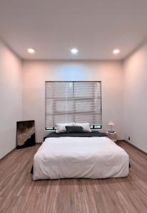 District 1 - Saigon Center - 100m2 Vintage Fusion Apartment
