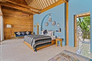 Villa Blue Style Pool Loft with Kitchen warnavillas