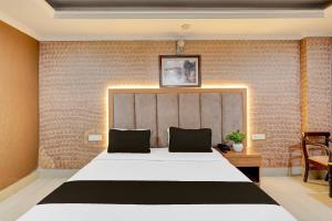 Super Collection O Awas Vikas Near Bus Stand Formerly Hotel Rivera