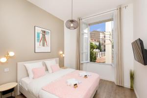 Modern 3 bedroom apartment ideally located