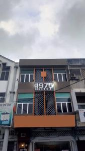 The 1975 Hotel Empire