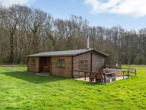 Dukes Wood - Ukc2193