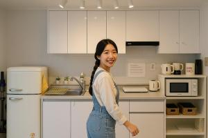 lStayDearl DMC Station walk 3 minutes l Hongdae 1 stop l Seoul Station 3 stops l Itaewon 20 minutes