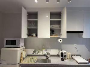 lStayDearl DMC Station walk 3 minutes l Hongdae 1 stop l Seoul Station 3 stops l Itaewon 20 minutes