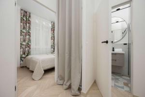 Bright Apartment Rakowiecka near Pole Mokotowskie by Noclegi Renters