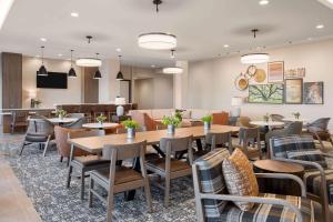 La Quinta Inn and Suites by Wyndham Lincoln