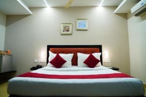 Hotel Delphi Grand Hyderabad - Hi-Tech City, Perfect for Business & Comfort