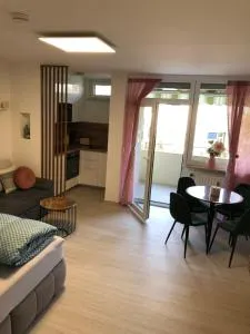 Lilis Apartment mit Balkon - 施塔特贝根