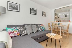 Cosy Apartment Pomorska with playground in the courtyard by Noclegi Renters