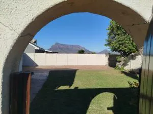 Mountain View Apartment - Edgemead