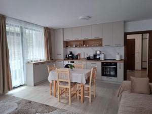 Апартамент Дерменджиев