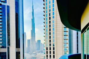 Vserve - 1 BR Iconic Burj Khalifa full view