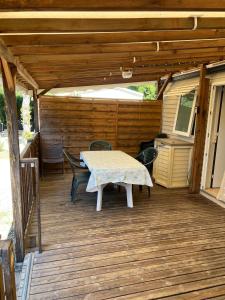 Campings Domaine des Iscles mobile home clim, jardinet sans vis-a-vis : photos des chambres