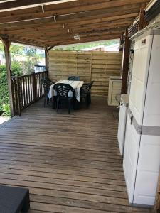 Campings Domaine des Iscles mobile home clim, jardinet sans vis-a-vis : photos des chambres