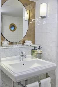 Generous Double Room room in Pulitzer Amsterdam