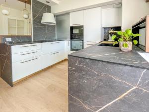 Appartement spacieux et décoré avec goût - quartier Pironnière - 6 personnes