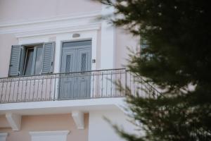 Leonis House near the Beach