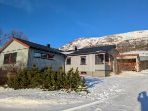 Three bedroom home with an amazing mountain view! - Sundset