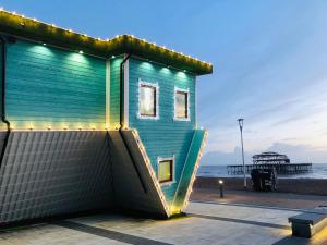 Urban 2 Bedroom Flat Next to Brighton Station