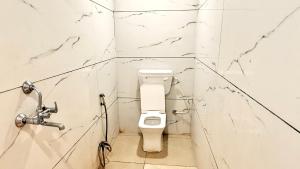UJN LUXURY Hotel W-Star ujjain, Near Mahakaleshwar Jyotirlinga Temple & Railway station, Air Conditioned rooms,wifi And Parking Available ,BEST HOTEL IN UJJAIN