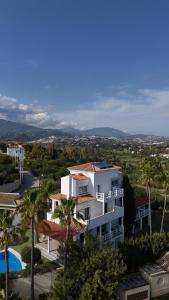 Stunning and luxury Villa in Marbella-Atalaya - 250m to GC Atalaya, 2x 18 holes and very close to the beach of San Pedro de Alcántara and Puerto Banus or Puente Romano
