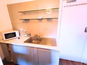 R15 Deluxe Ensuite, Kitchenette