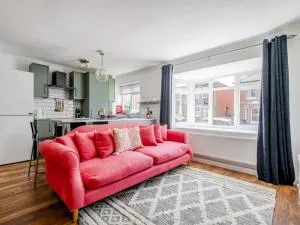 Bright spacious 1Bed wparking Pass the Keys - West Clandon