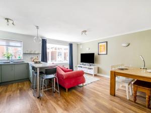 Bright spacious 1Bed w parking - Pass the Keys