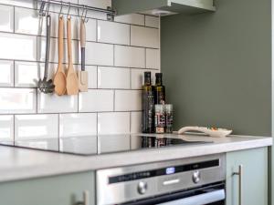 Guildford Hidden Escape with Free parking - Pass the Keys