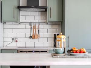 Bright spacious 1Bed w parking - Pass the Keys