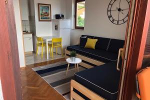Apartments with WiFi Crikvenica - 24137