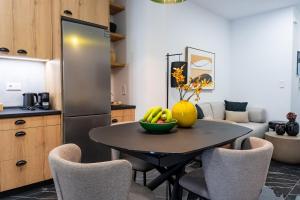 Iaspis Luxury Apartment with Pool