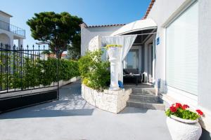 Family friendly house with a swimming pool Brodarica, Sibenik - 24117