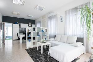 Family friendly house with a swimming pool Brodarica, Sibenik - 24117