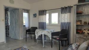 Apartments with parking space Murter - 5150