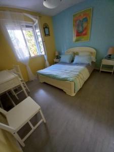 B&B / Chambres d'hotes Maison familiale entouree de verdure pres d-Arcachon, plages et Golfs : photos des chambres