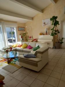 Maison familiale entourée de verdure près dArcachon, plages et Golfs