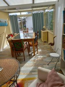 B&B / Chambres d'hotes Maison familiale entouree de verdure pres d-Arcachon, plages et Golfs : photos des chambres