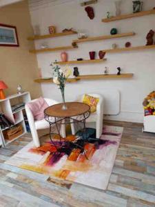 B&B / Chambres d'hotes Maison familiale entouree de verdure pres d-Arcachon, plages et Golfs : photos des chambres