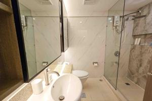 Stylish & Spacious Place Near BGC Fast Wi-Fi