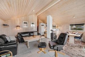 Cozy Holiday Home With A Large Enclosed Terrace